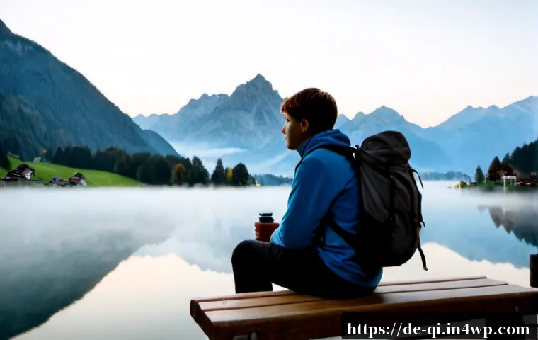 명상적 여행을 위한 동기부여 - Photorealistic early-morning solo traveler sitting quietly on a wooden bench beside a misty Bavarian...